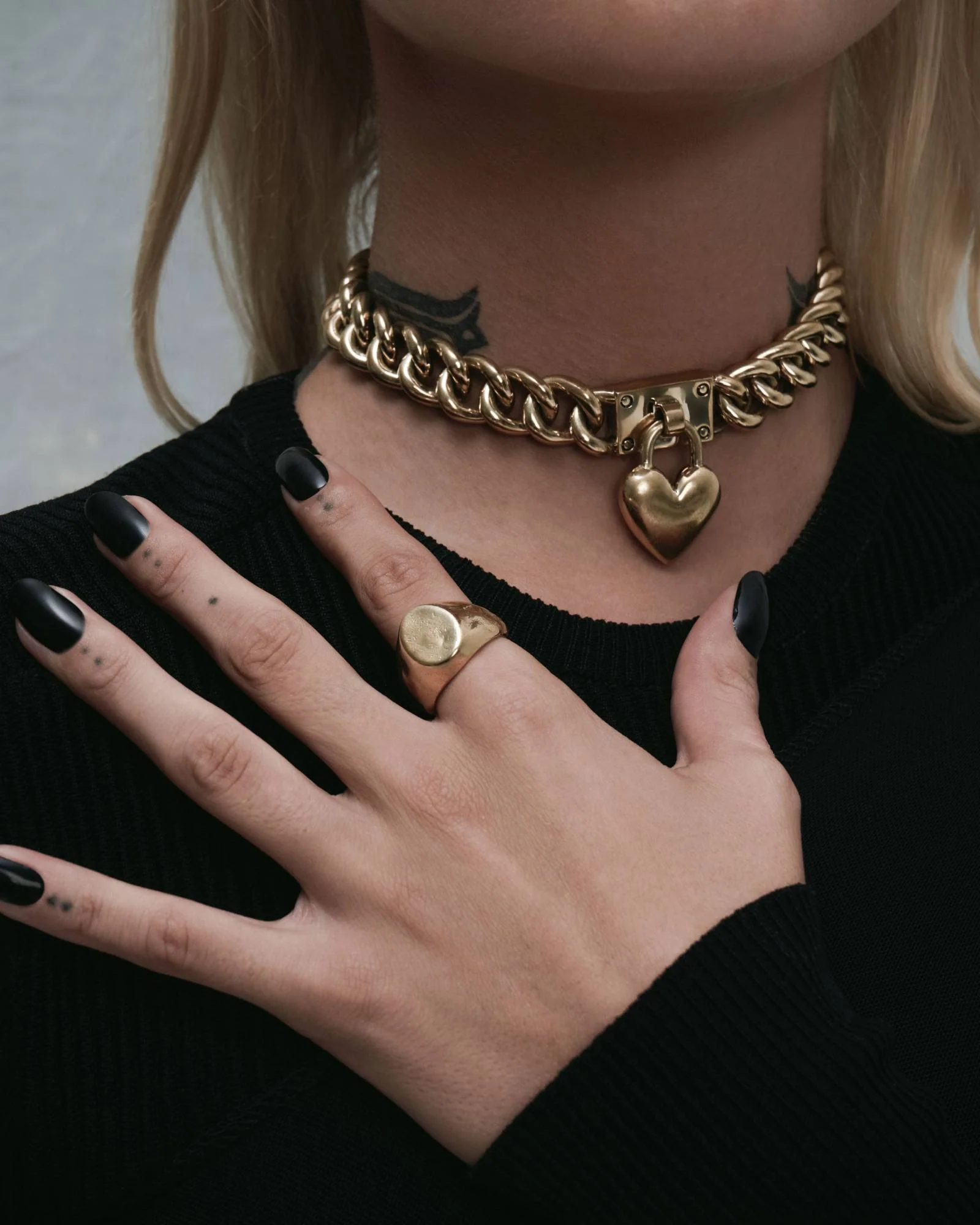 Ode Signet Ring - Image 3