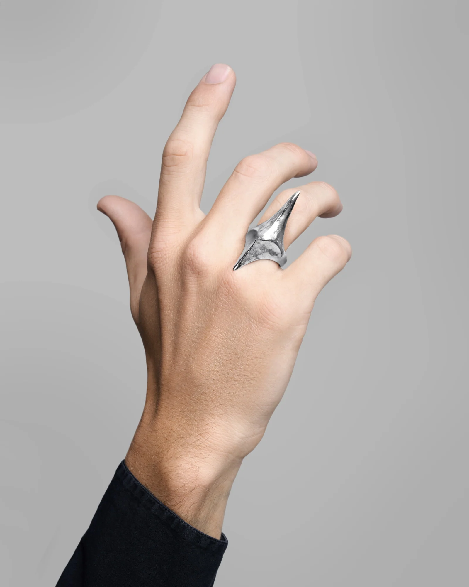 THORNEHILL Ring - Image 4